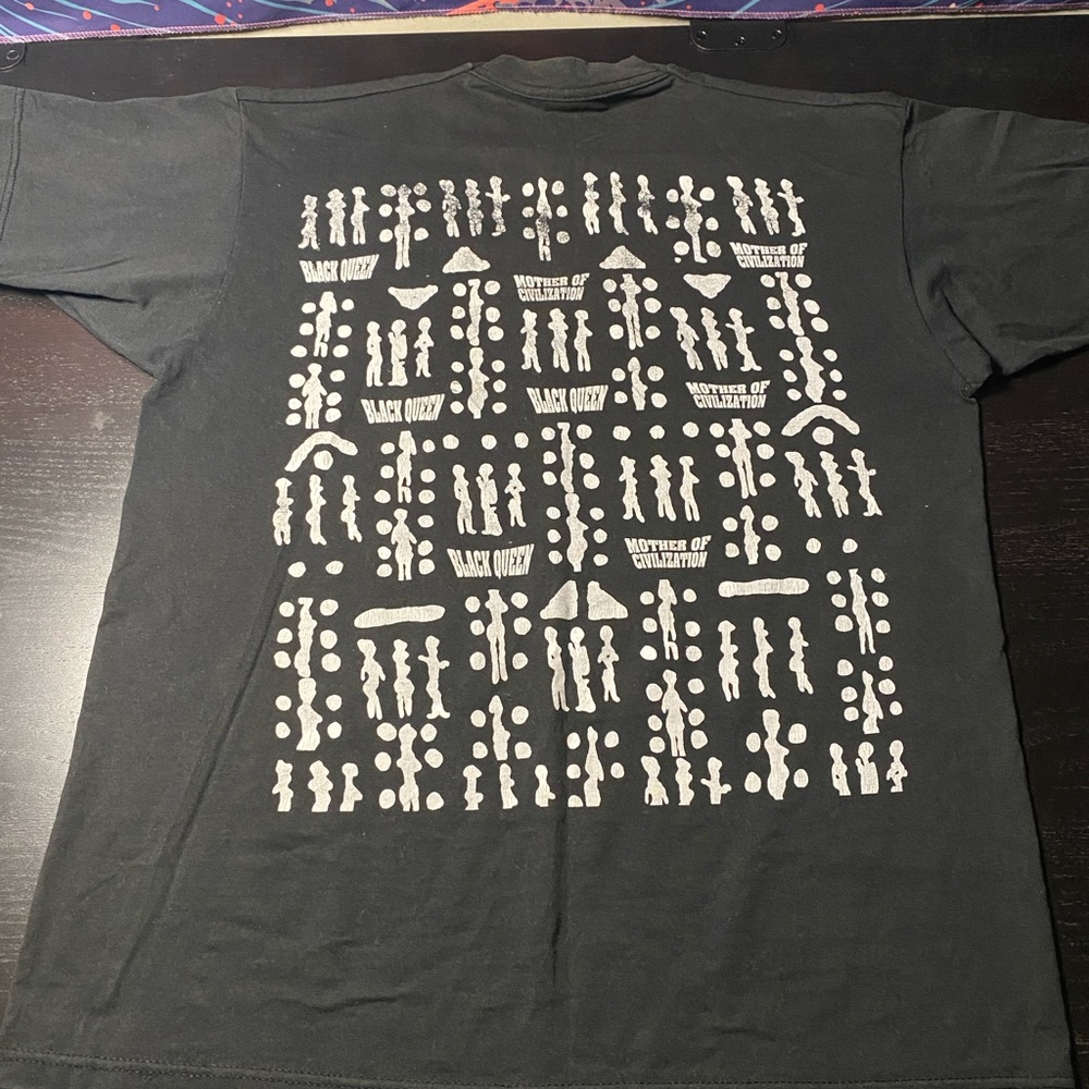 Black Queen Black Graphic T-Shirt size XL - Picture 6 of 6